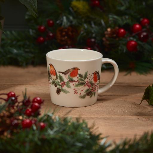 XMAS ROBIN MUG WHITE STONEWARE WITH PINECONES & HOLLY